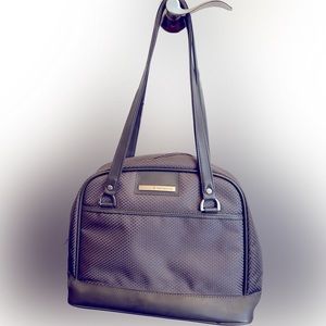 Samsonite overnight bag with laptop compartment